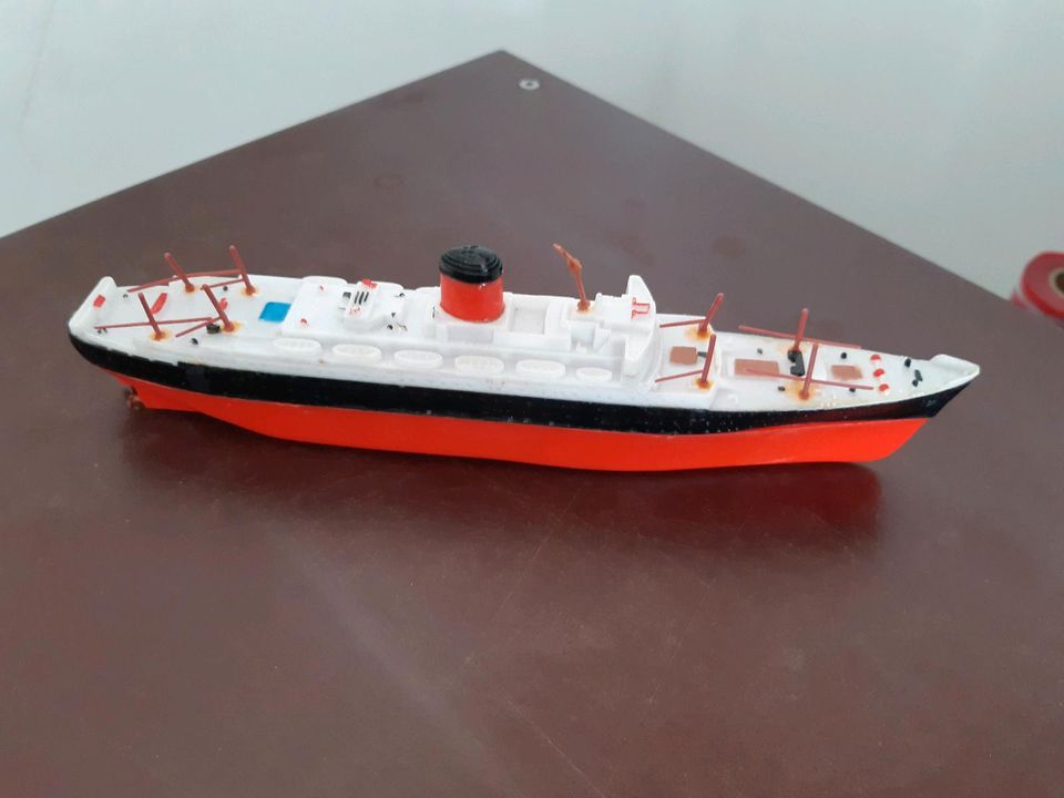 1/1250 Schiffsmodell France Passagierschiff 19 cm in Oberhausen