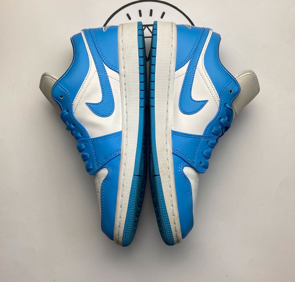 ✅Nike Jordan 1 Low UNC University Weiß/Hellblau 39 US 8 Sneaker in Treuen