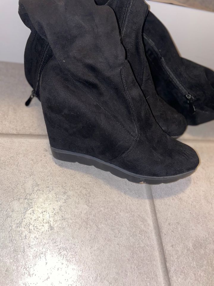 Damenmode, Damenschuhe,Winterstiefel gr. 38 in Essen