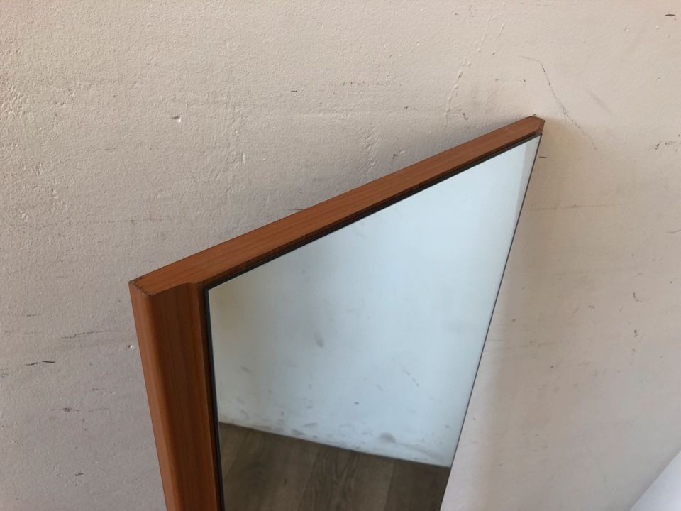 #A Wandspiegel Spiegel Hochformat senkrecht Rahmen Holz Deko in Burgstädt