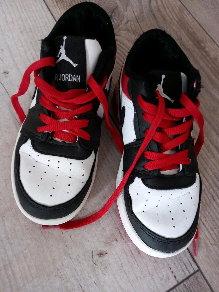 Kinderschuhe Nike Air Jordan in Marienhafe