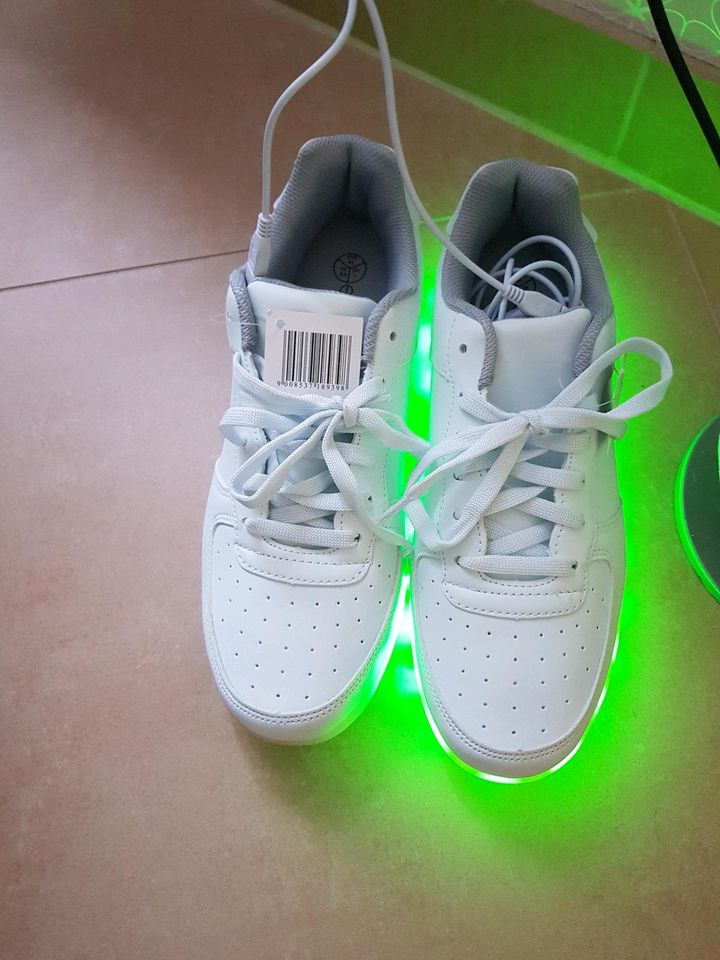 Esmara ☀️ LED Sneaker Schuhe weiß ✴ neu Gr 41 (7) in Saarbrücken