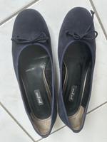 Marineblaue Ballerinas von Paul Green, Größe 38 1/2/ 5 1/2 Hessen - Seligenstadt Vorschau