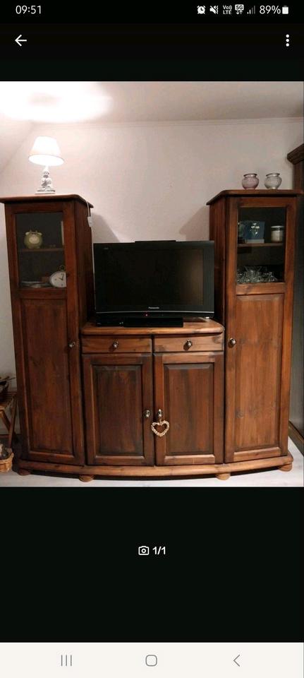 Holzschrank, Mitte hinten Rückwand mit ovalem Spiegel einsetzbar in Bordelum