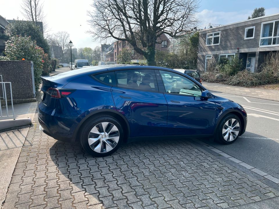 Tesla Model Y LR Dual Motor in Düsseldorf