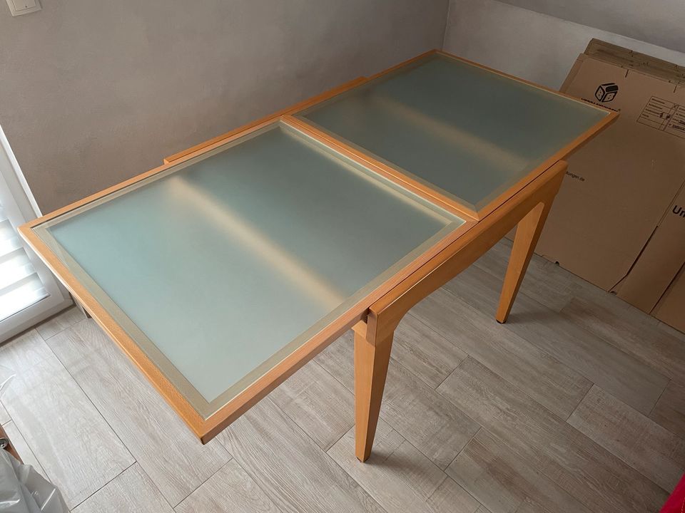 Kleiner Esszimmer Tisch 90x90 cm (ausziehbar 180 cm) Buche, Glas in Wattenheim