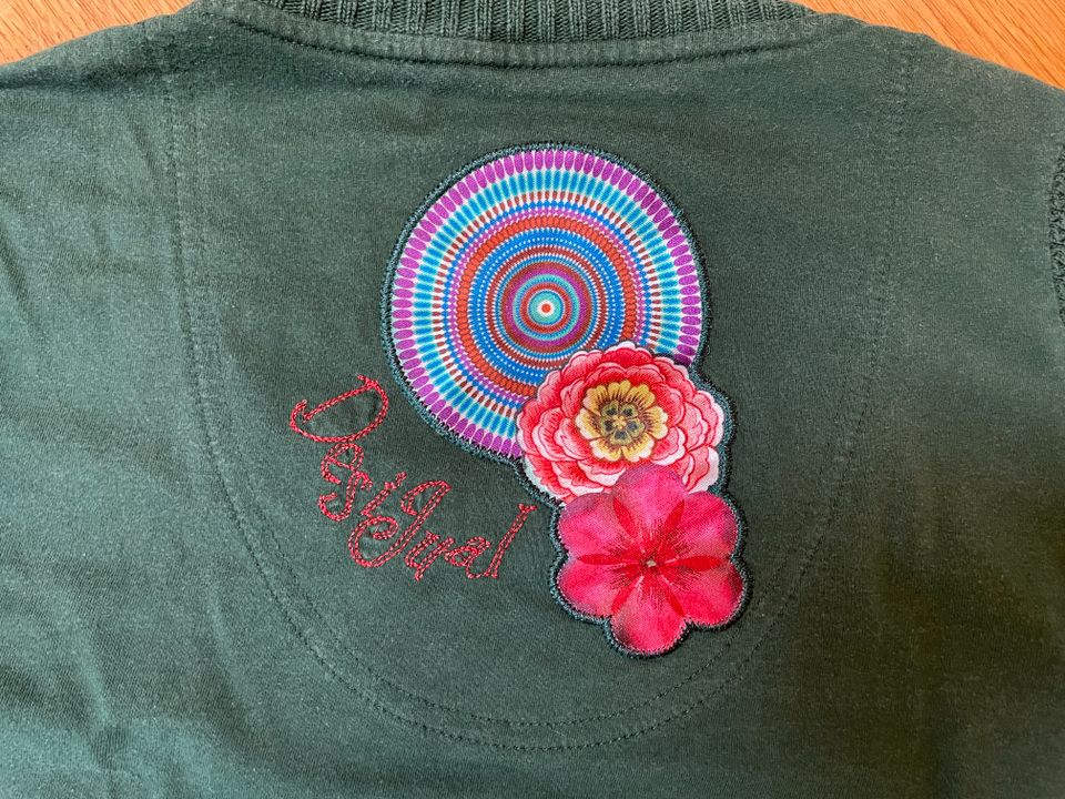 Pullover DESIGUAL Grün Bunt Blume Glitzersteine Gr. S in Leipzig