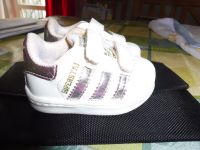 ADIDAS Superstar Babyschuhe Gr. 19 fast neu schillernde Streifen! Baden-Württemberg - Münsingen Vorschau