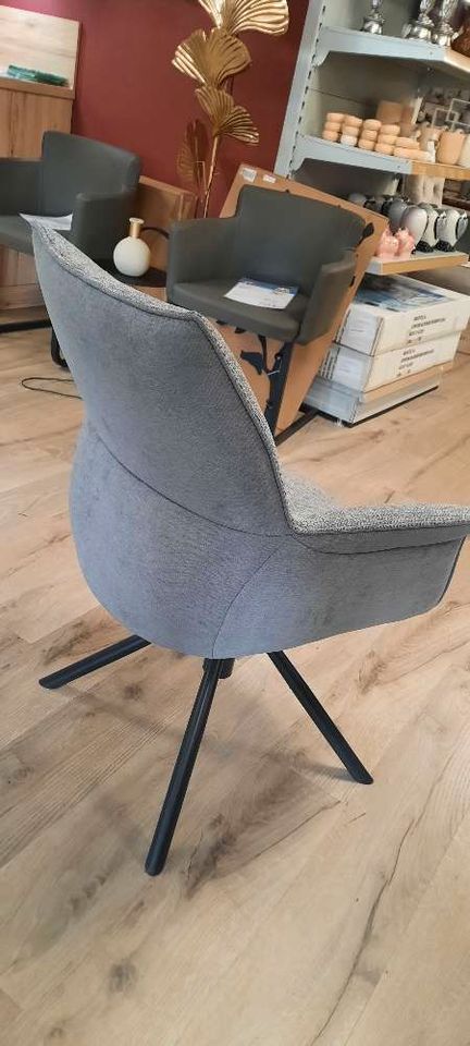4-Fuß-Stuhl mit Armlehnen  ,statt 489€ in Merseburg