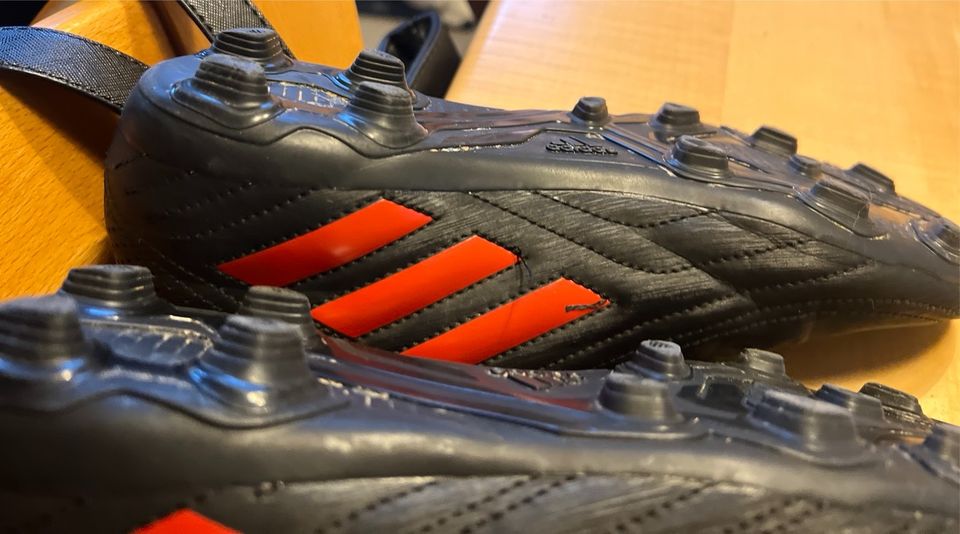 Adidas Fußballschuhe draußen Gr 38 UK 6 in Taufkirchen Vils