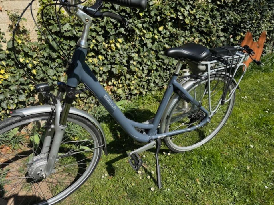 Damenrad E-Bike 28 Zoll - Fabrikat STELLA Holland - wie NEU 327km in Köln