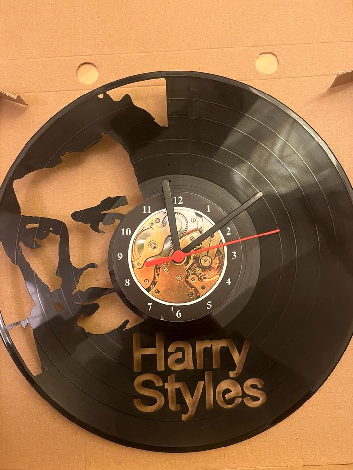 Harry Styles Uhr aus einer Schalplatte in Hamburg