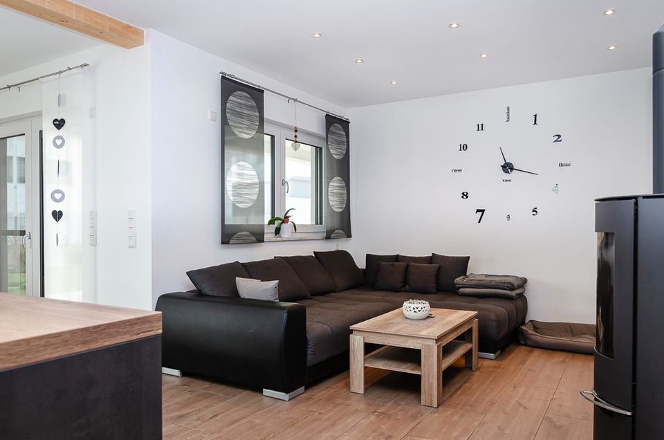 +++ Exklusives Zweifamilienhaus mit Swimmingpool & Luftwärmepumpe +++ in Eichendorf