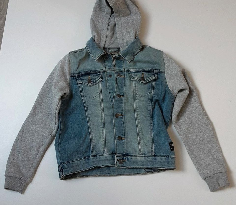 Jeansjacke mit Sweat, Gr. 146, neu in Milda