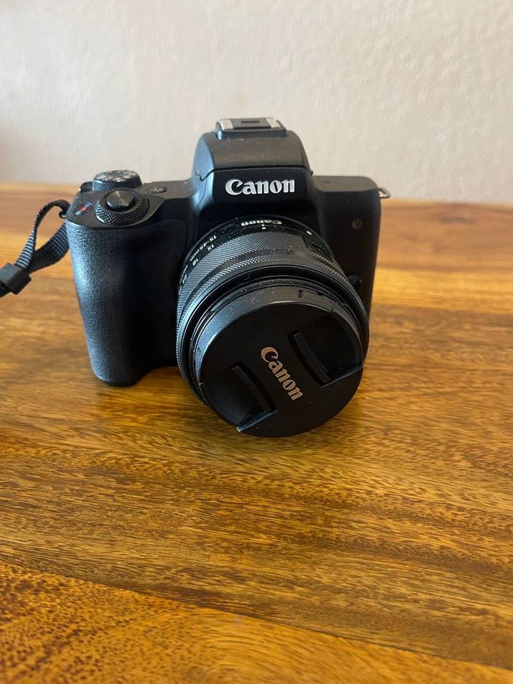 Canon EOS M50 Kamera Kit mit 15-45mm Objektiv in Berlin
