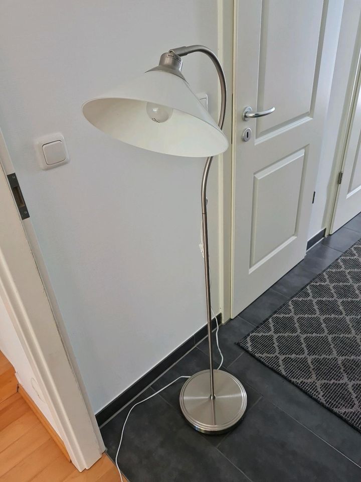 KROBY Stehlampe von IKEA in Ratingen