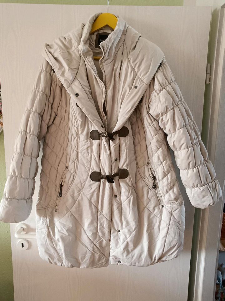 Schöne neuwertige Winterjacke in Berlin