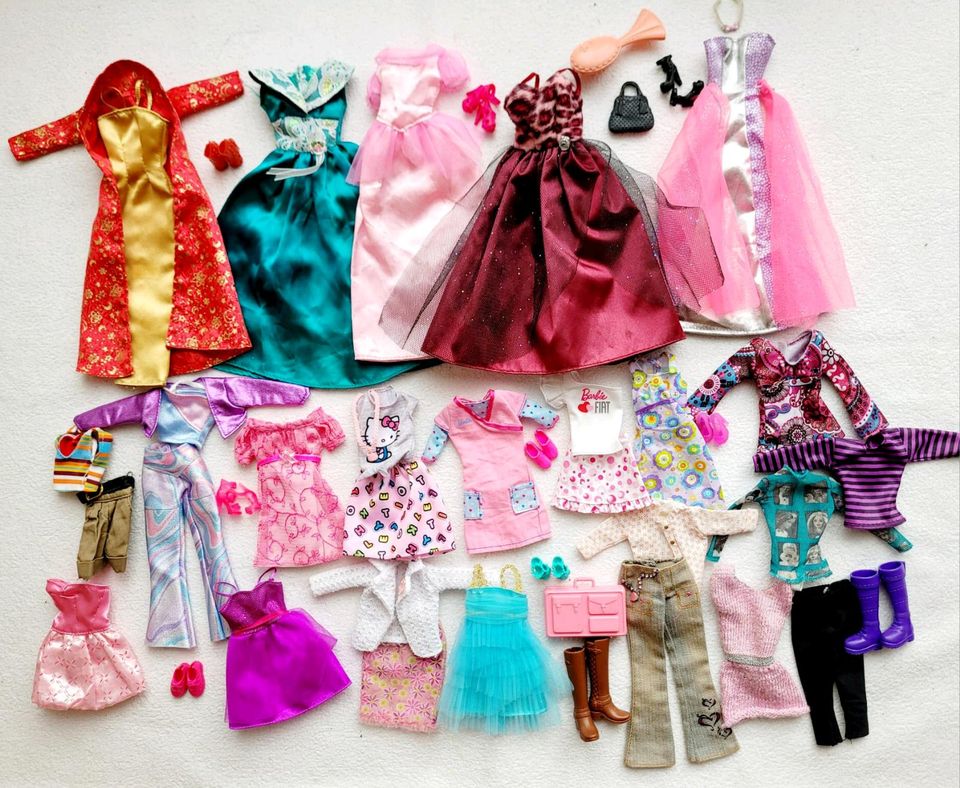 Barbie,Kleidung,Kleid,Schuhe,Accessoires,Konvolut in Wolfratshausen