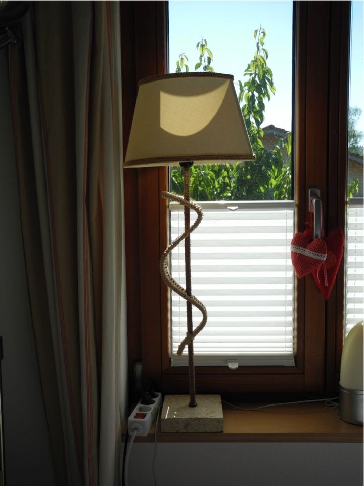 Antike Stehlampe Tischlampe Marmor Rattan Stoff beige Vintage in Immenstadt