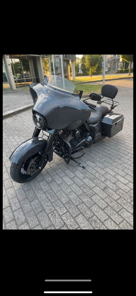 Harley Davidson Elektra Glide in Wiesbaden