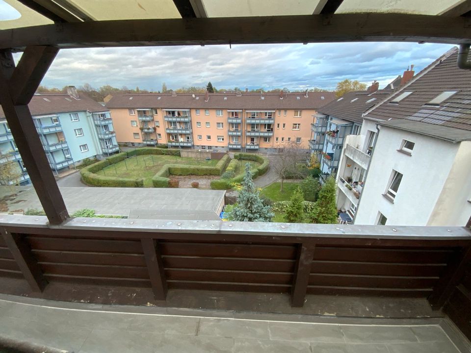 4,5 Z. Wohnung 80 m2 mit Balkon prov.frei zu vermieten! in Duisburg