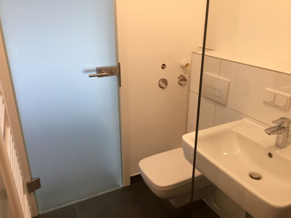 Erstbezug nach Renovierung: Geschmackvolles Single-Apartment mit Balkon und TG-Stellplatz in Frankfurt am Main