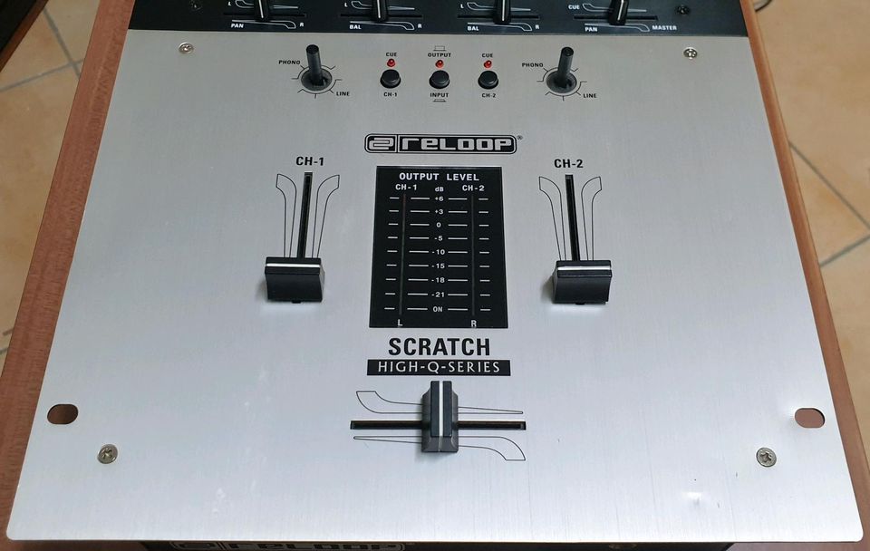 Reloop Scratch High-Q-Series Mixer. in Köln