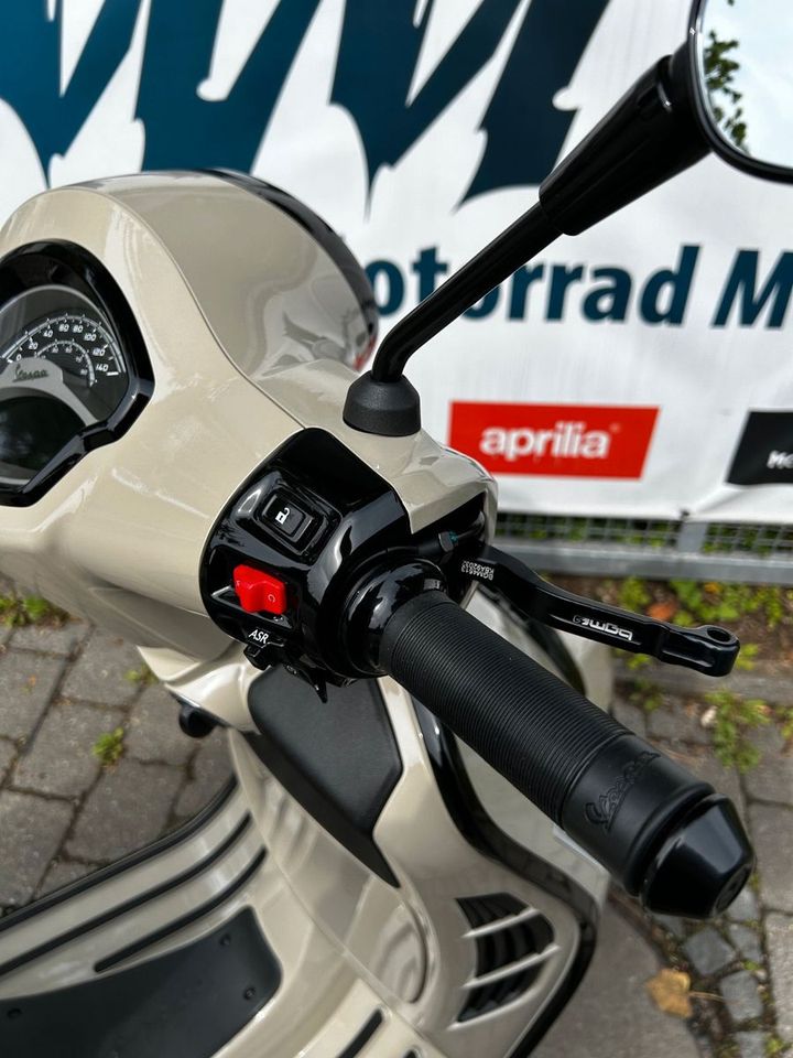 Vespa GTS 300 HPE Nero/Avvolgente Mod.Keyless in München