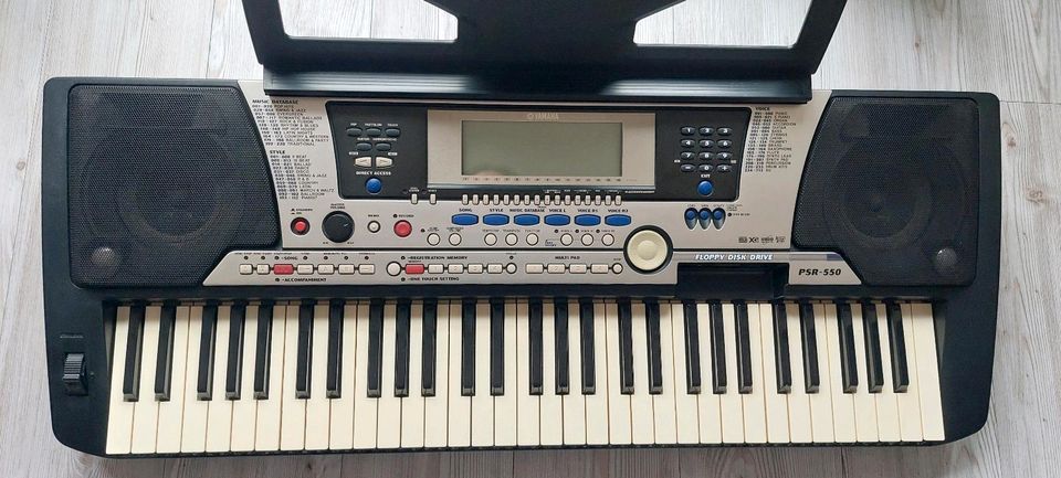 Keyboard Yamaha PSR-550 in Olpe