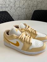 Nike Air Jordan 1 Low Yello/Vanille Größe 44 *Neu* Berlin - Friedenau Vorschau