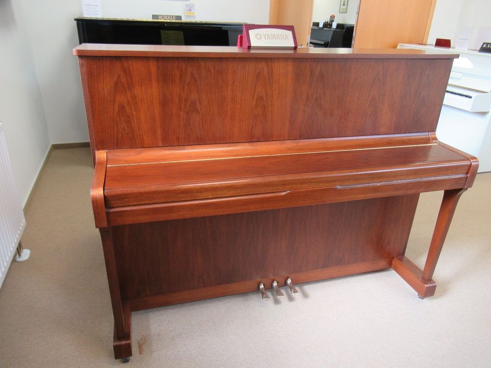 YAMAHA Gebrauchtklavier P 116 ET N Nussbaum m. Garantie in Nideggen / Düren