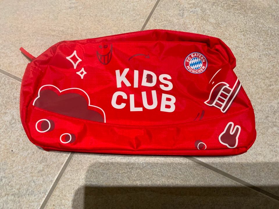 FC Bayern Kids Club Waschbeutel neu in München