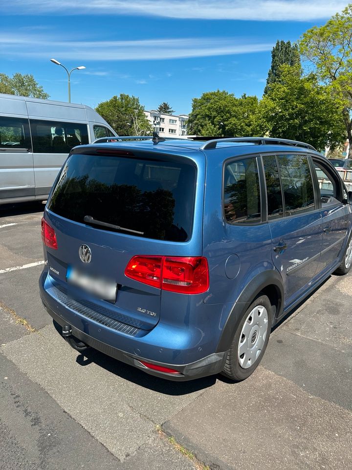 VW Touran Cross 7 sitze in Offenbach