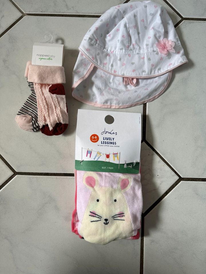 Babykleidung rosa Socken Sonnenhut Strumpfhosen in Neustadt am Rübenberge