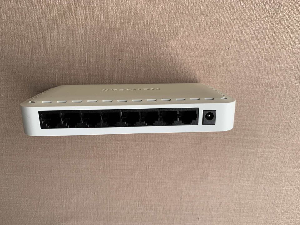 Netgear Fast-Ethernet Switch FS 608 v4 in Hannover