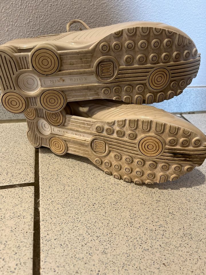 Nike Shox Schuhe in Buseck