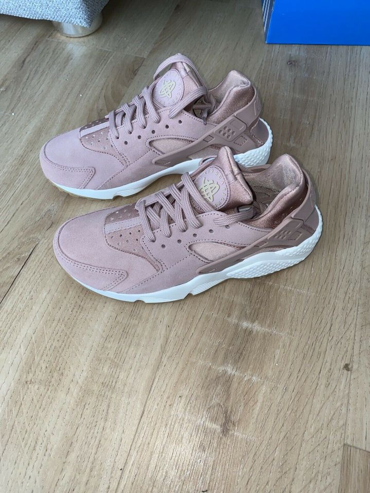 Neu Nike Air Huarache in Hamburg