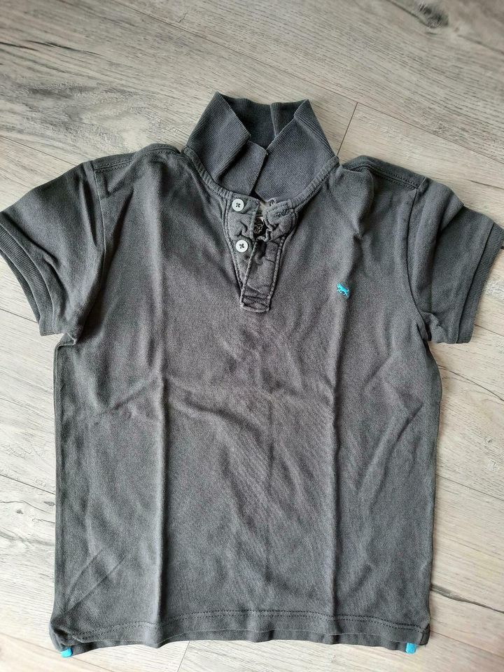 Poloshirt grau 122/128 in Welterod