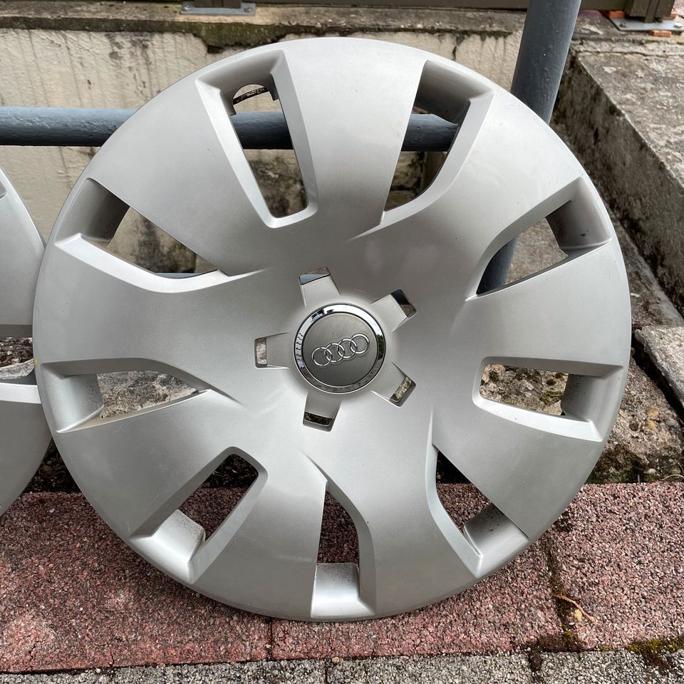 Audi Radkappen 16“ Zoll in Fürth