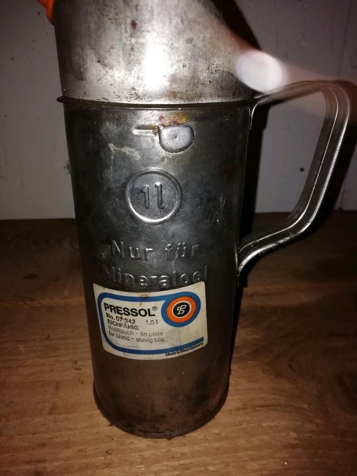 1 Liter Oel Kanne aus Metall