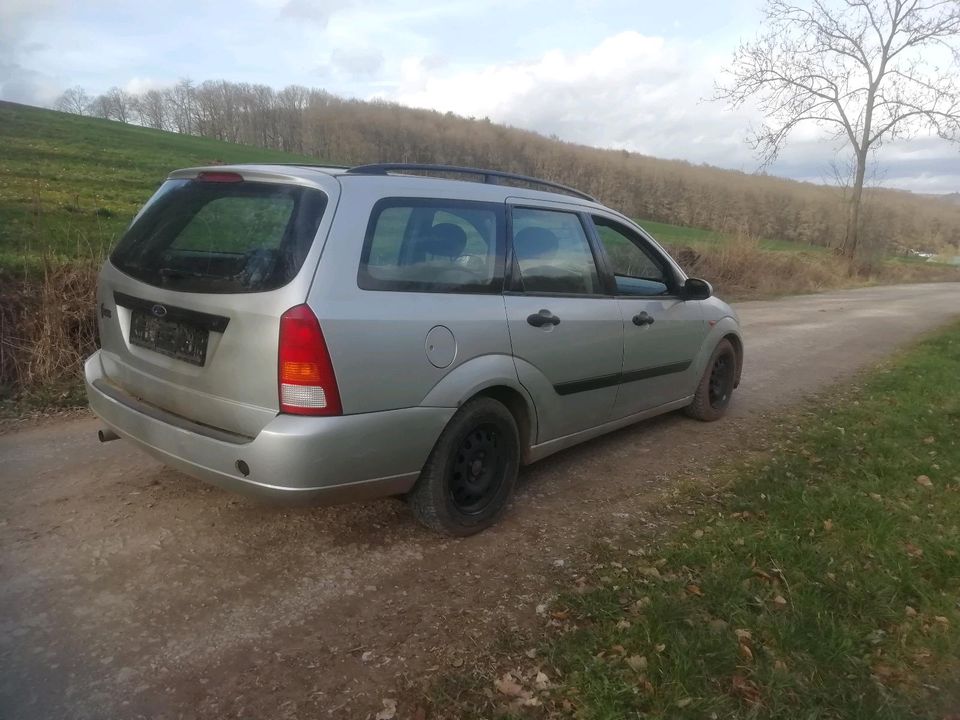 Ford Focus MK1 Kombi Tunier 1.8 115 Ps 8 Fach bereift ohne TÜV in Waldkappel