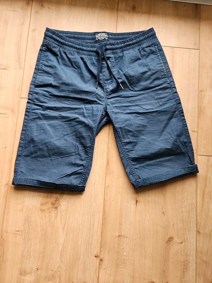 Jungen Bermuda/Shorts Gr. 158 in Mühldorf a.Inn