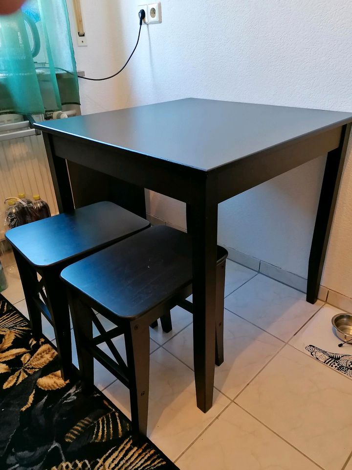 Ikea Esstisch mit zwei Hockern in Ettlingen