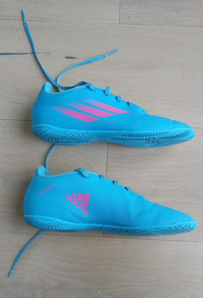 Adidas Hallen-Turnschuhe Gr. 38 hellblau in Schopfloch