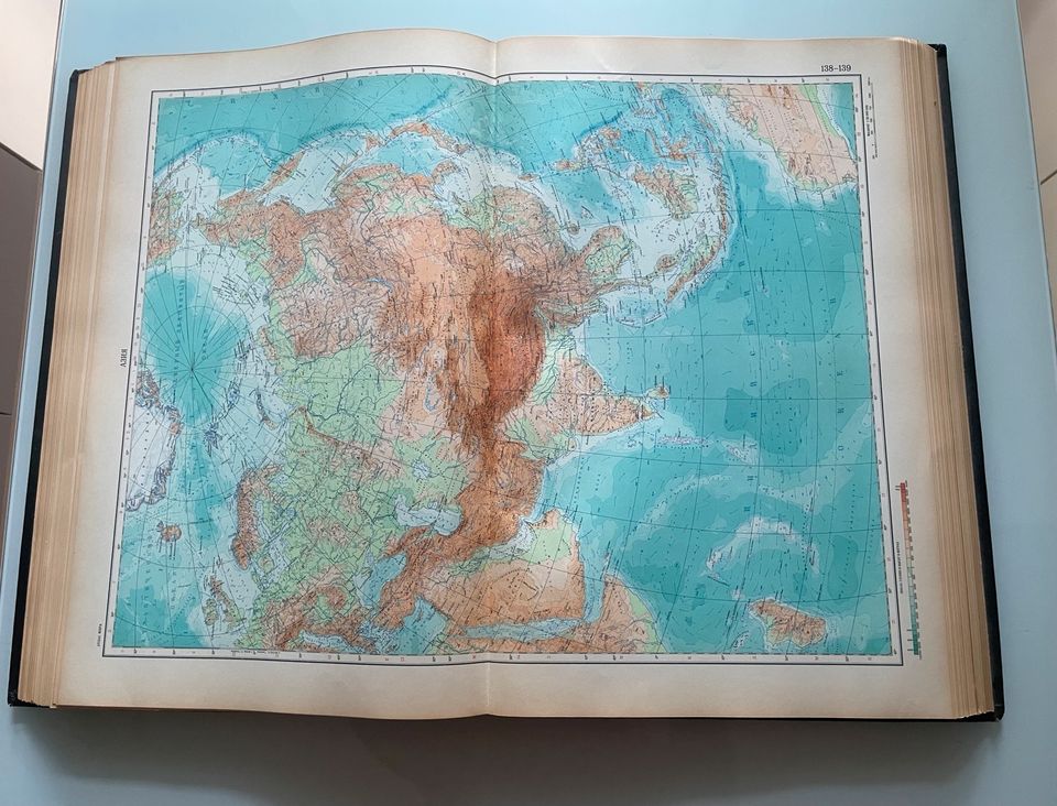 Antike Bücher Atlas Mira 1954 in Hamburg