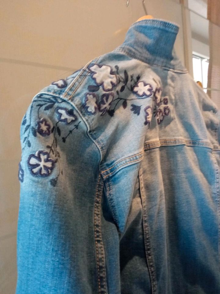 Jeans Jacke blau 170  Applikationen in Werlte 