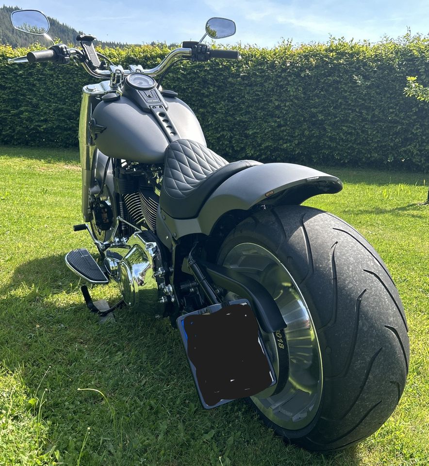Harley Davidson Fat Boy 114 - BJ 2021 wie Neu ! in Steinach Baden
