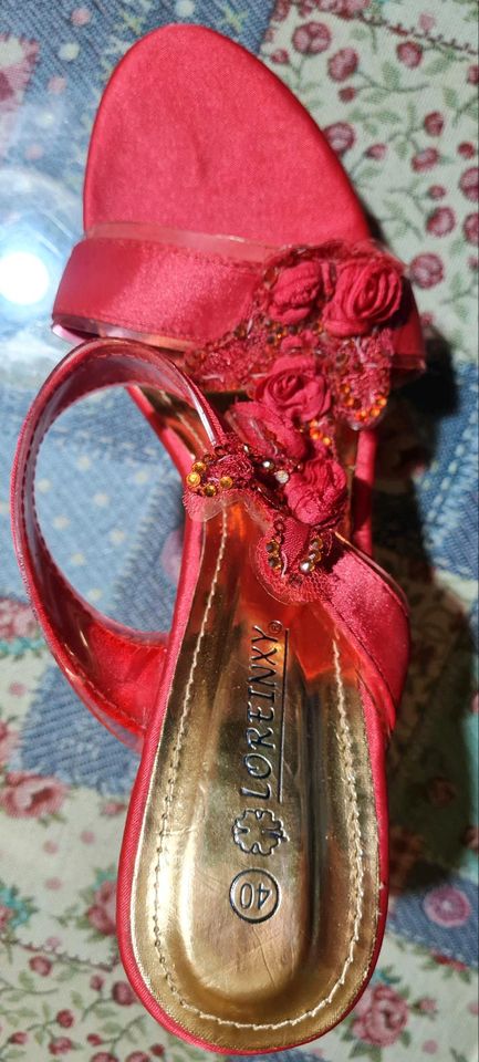 Damen Schuhe Sandalen Pumps Gr.40 Rot Gold wie neu nie getragen in Freising