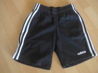 NEUE Adidas Sweat Shorts kurze Sporthose 134/140 München - Pasing-Obermenzing Vorschau