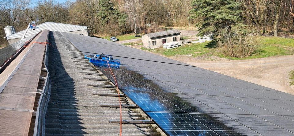 Reinigung von Photovoltaik & - Solarmodulen. in Neuruppin